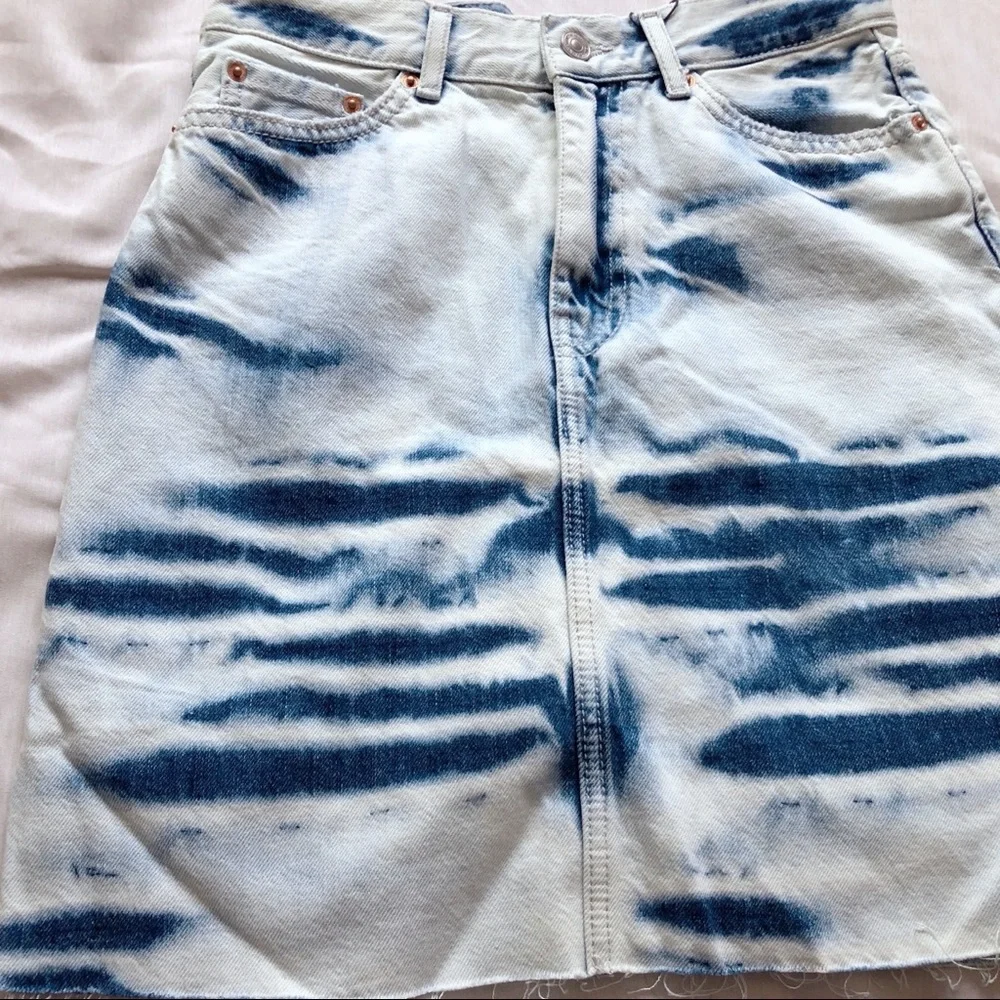 zara ⋆ tie dye denim skirt